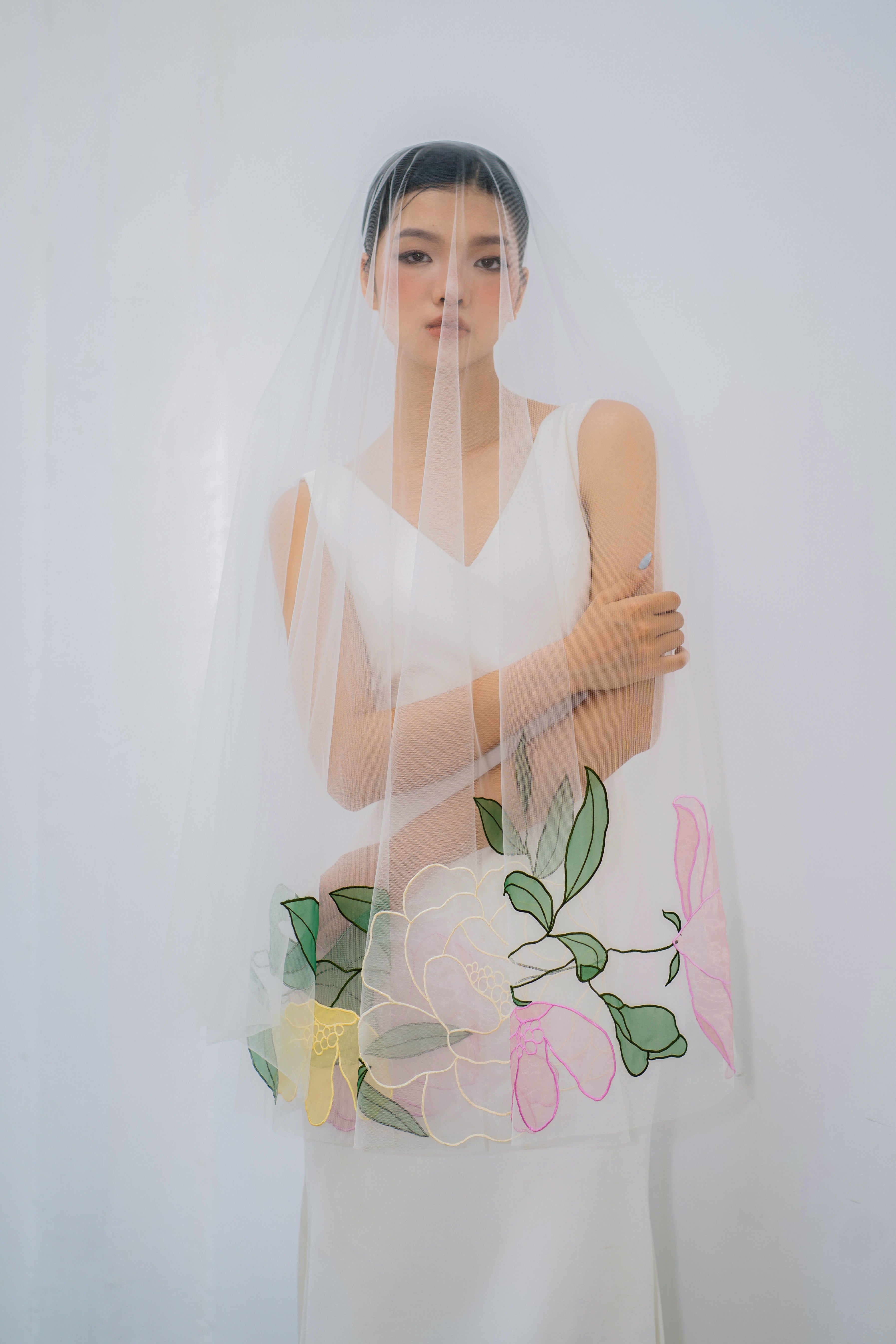 COLORFUL KAITIE | Fingertip organza embroidery floral veil
