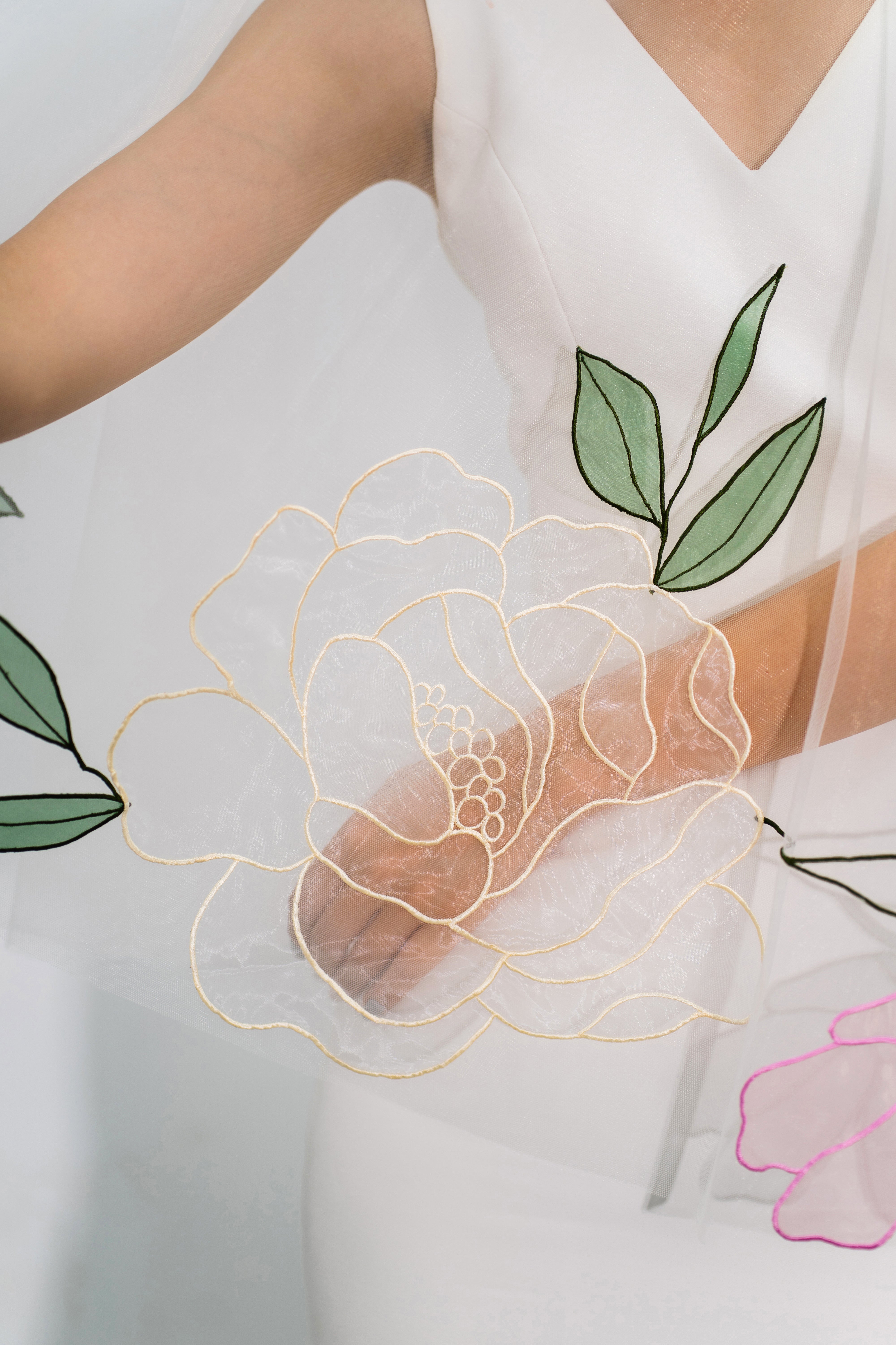 COLORFUL KAITIE | Fingertip organza embroidery floral veil