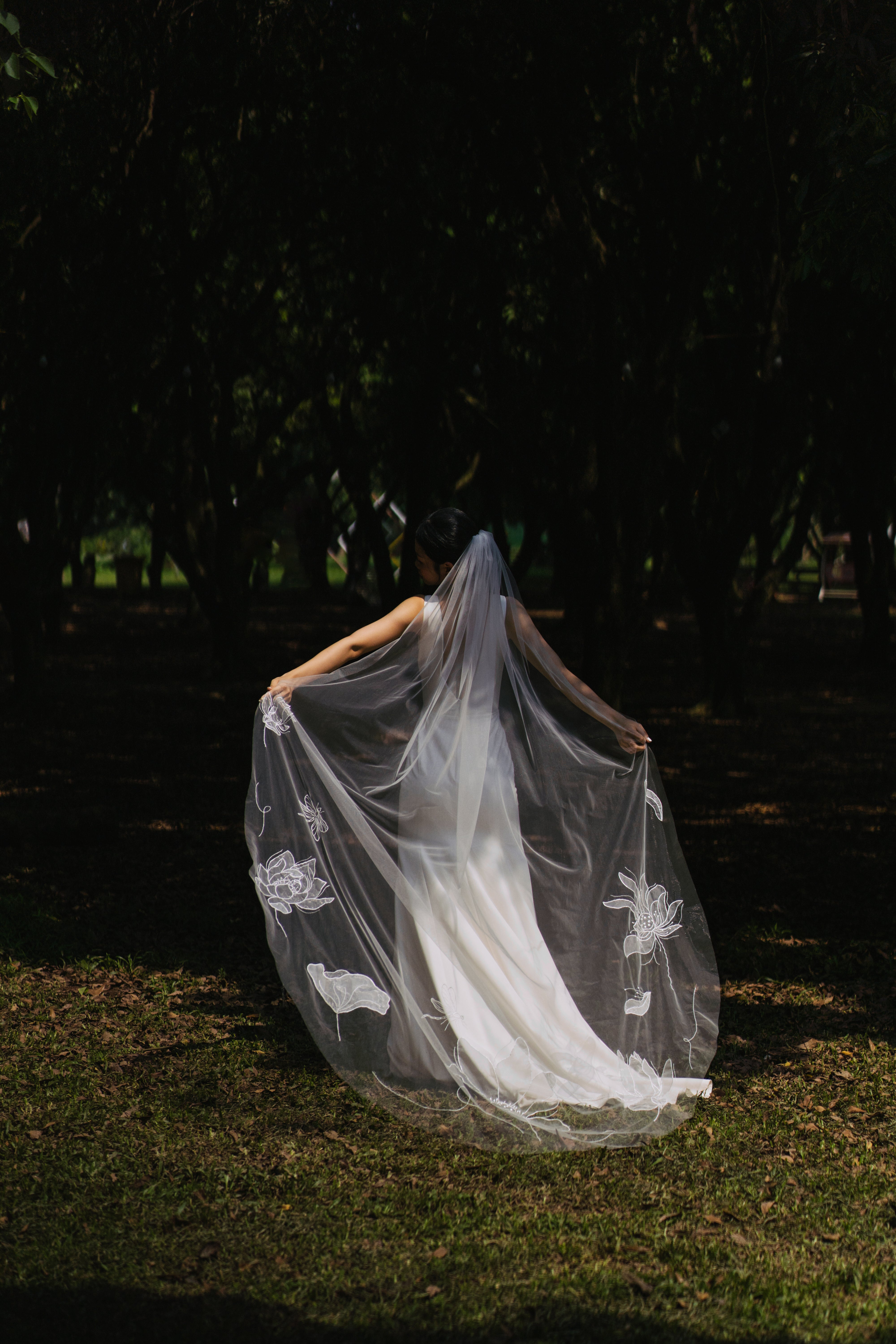 full behind shot of SEN | Lotus organza embroidered wedding veil