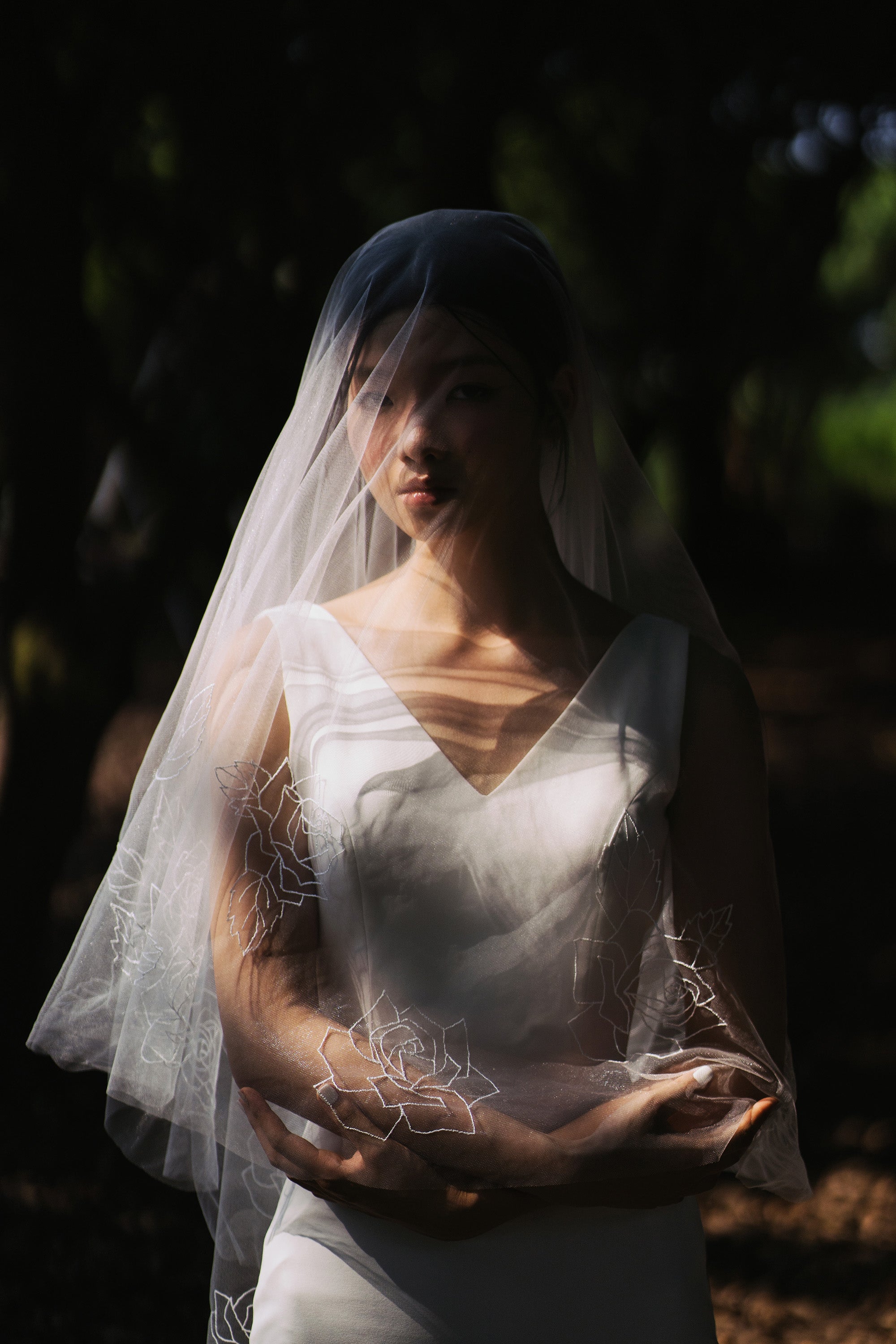 close up picture of CHLOE | Roses embroidered veil
