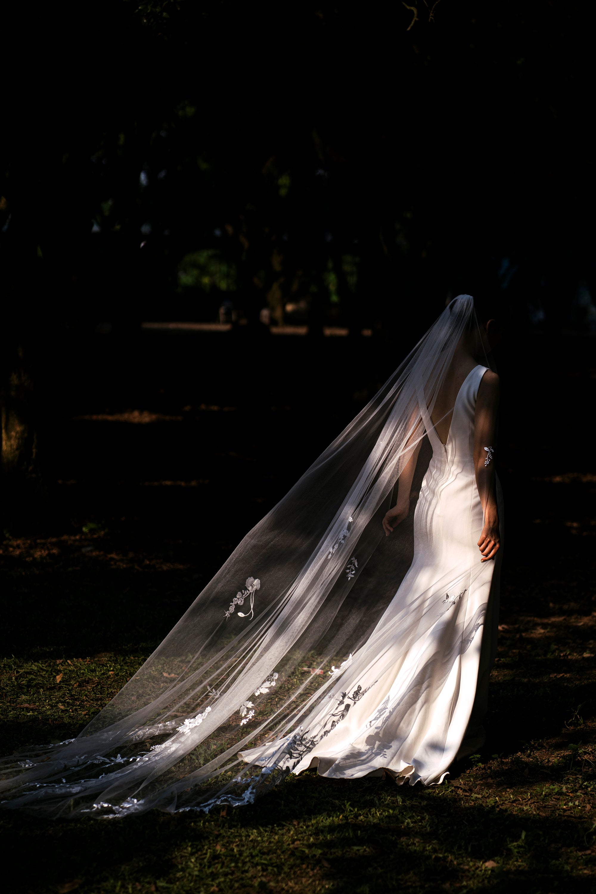 a full shot of KAROLINE | Floral lace wedding veil