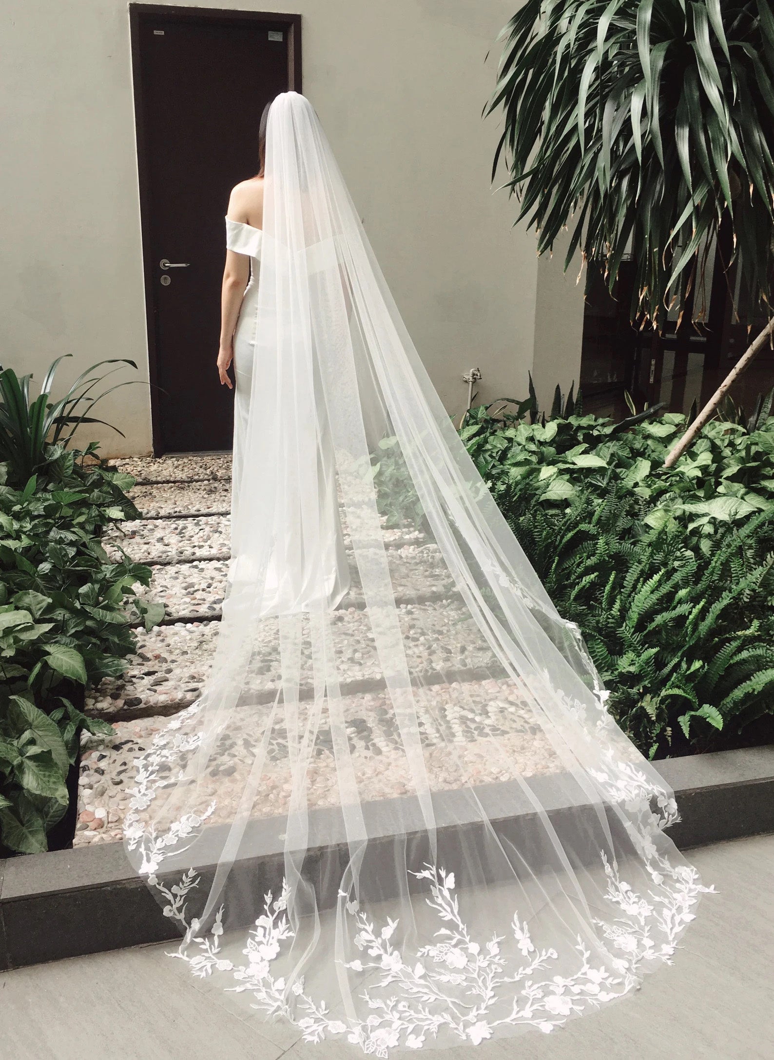 LEANNE | Floral lace veil
