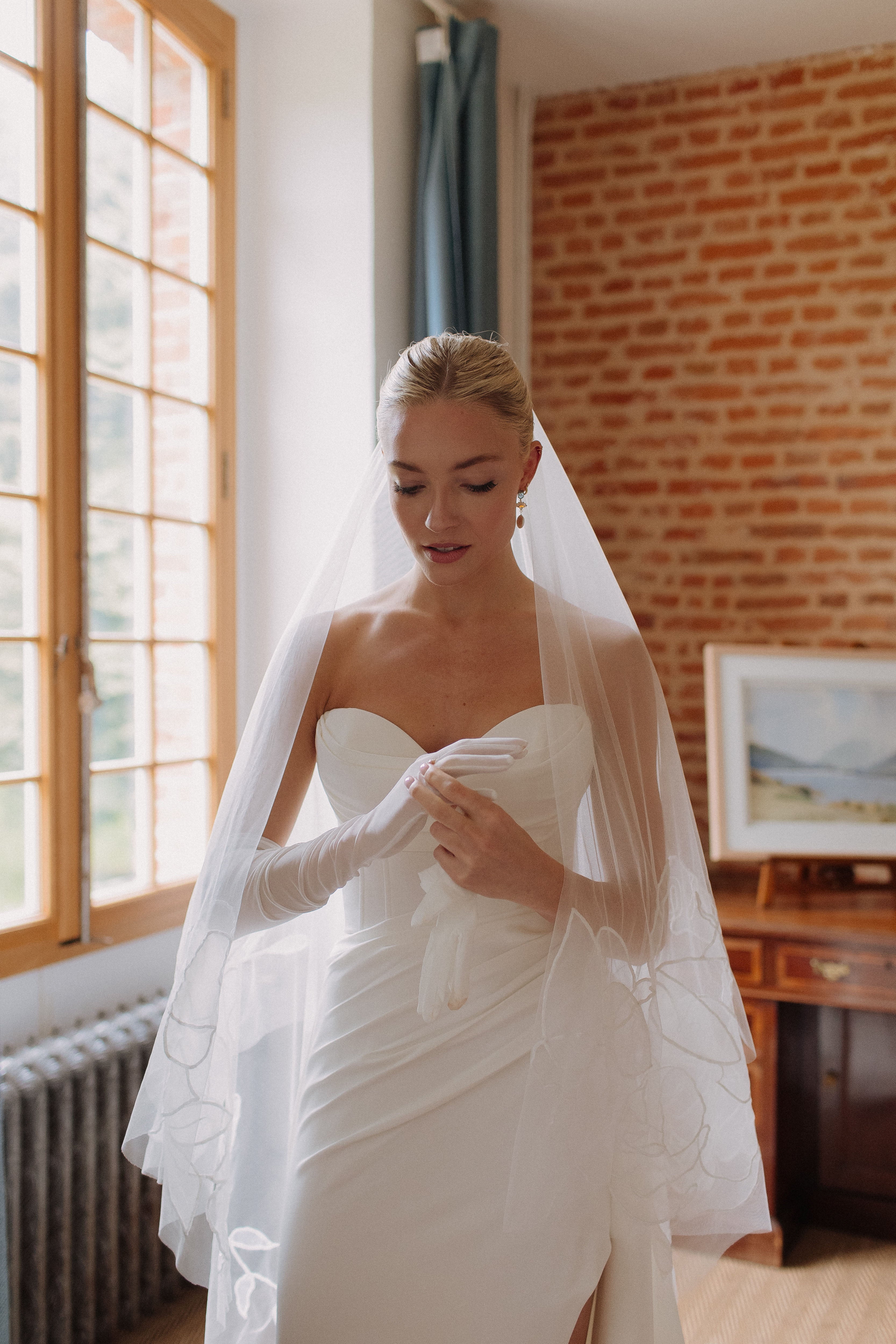Michelle Teachout bride with floral embroidered roses veil