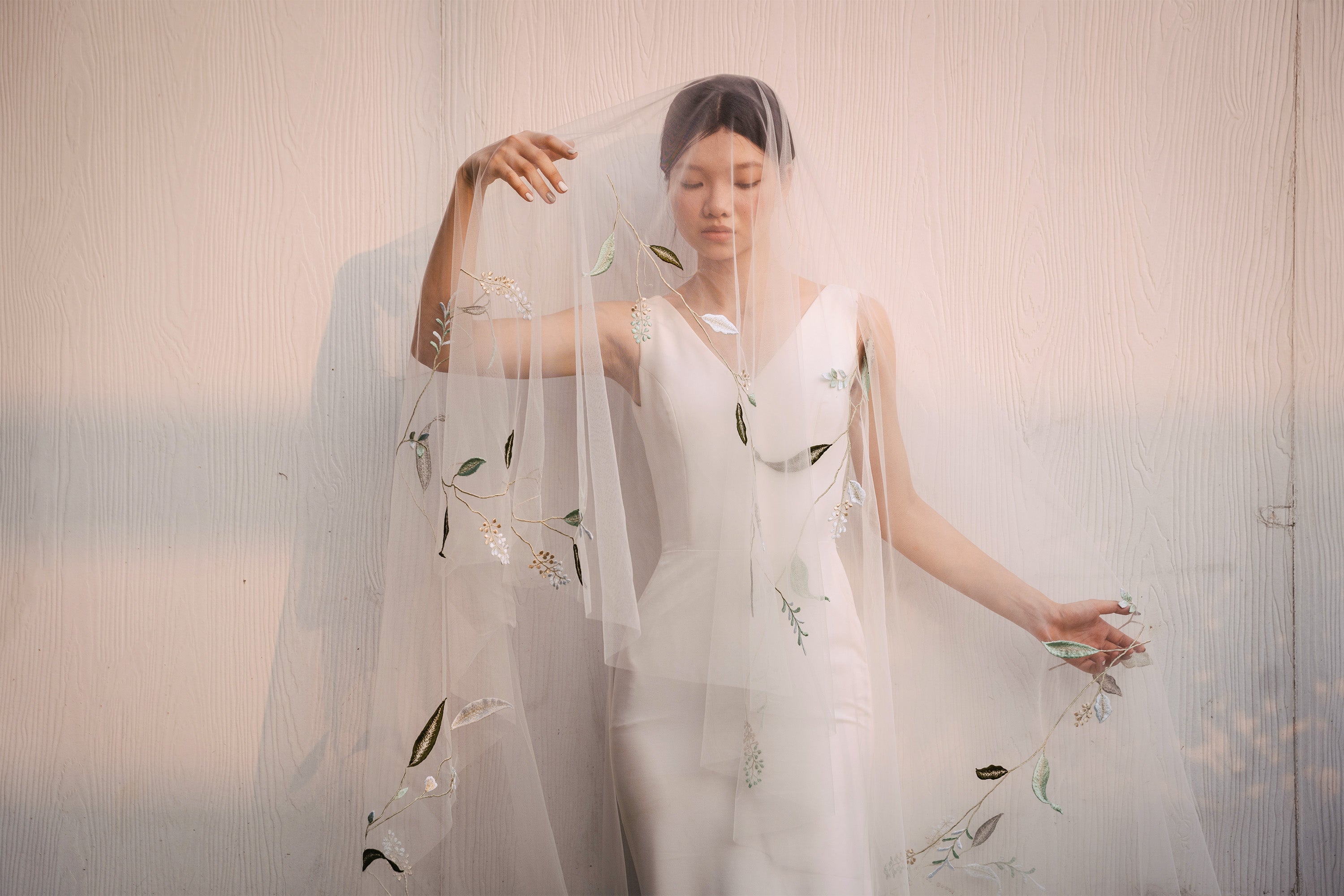 Vintage elegant chapel length green floral embroidery wedding veil