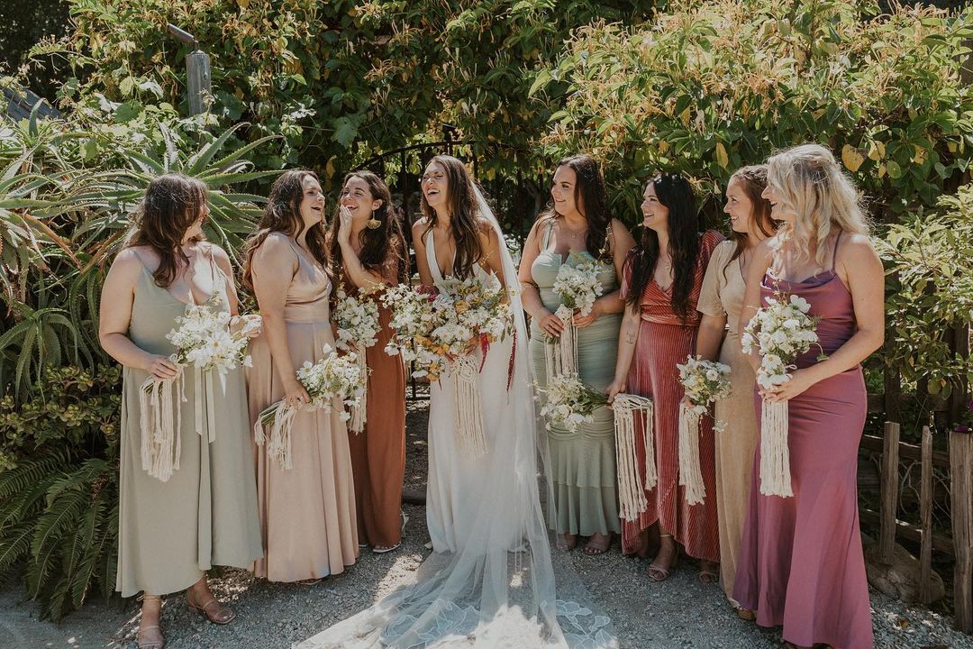 REAL BRIDES
Bride: Alix Celestino - Ventura, CA, USA
Veil: Jesi veil
Cathedral length: 110”
Color: Light ivory