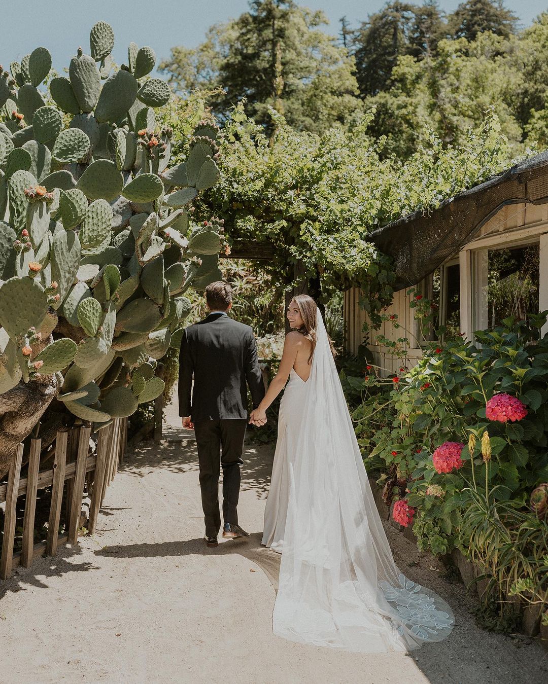 REAL BRIDES
Bride: Alix Celestino - Ventura, CA, USA
Veil: Jesi veil
Cathedral length: 110”
Color: Light ivory