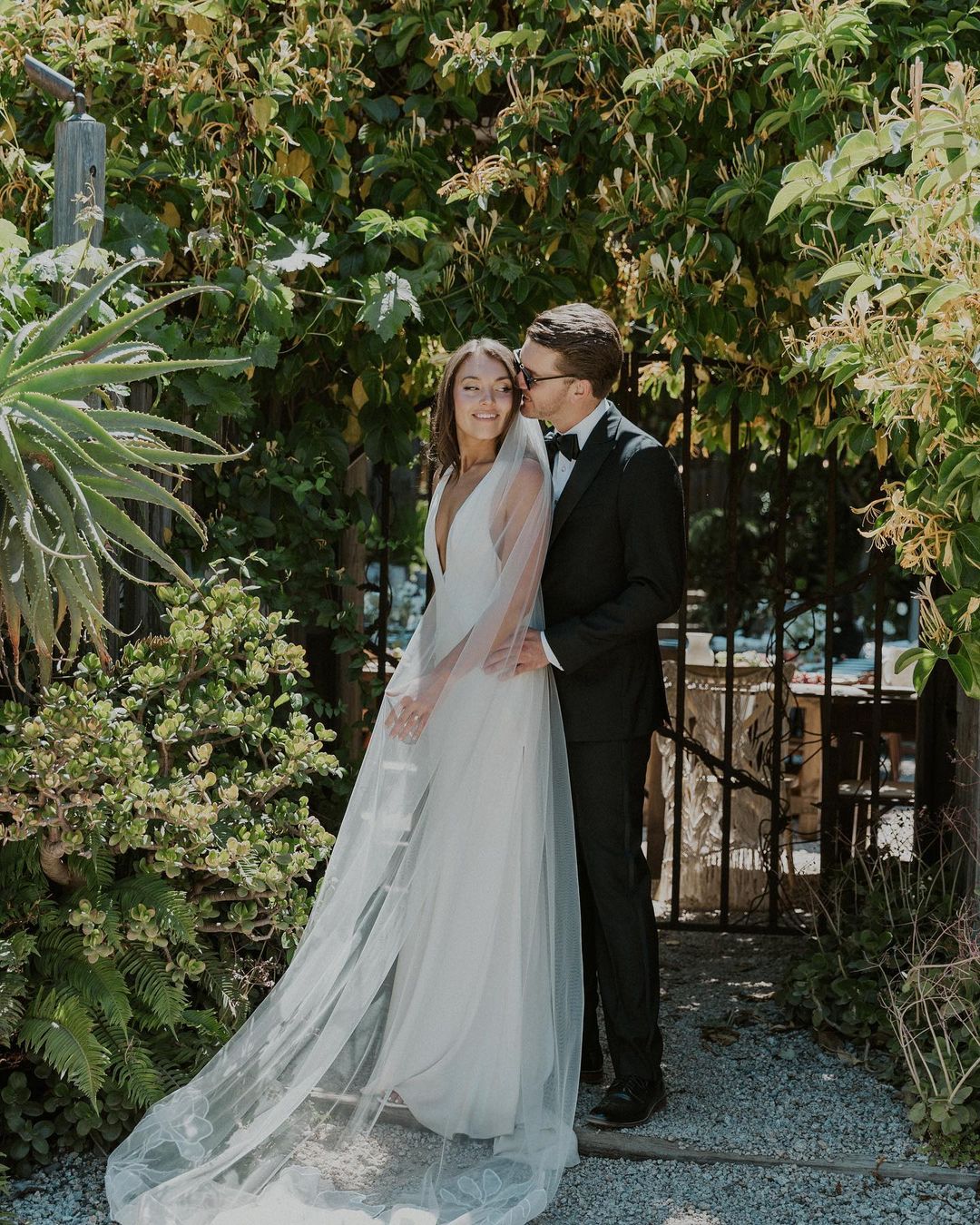 REAL BRIDES
Bride: Alix Celestino - Ventura, CA, USA
Veil: Jesi veil
Cathedral length: 110”
Color: Light ivory