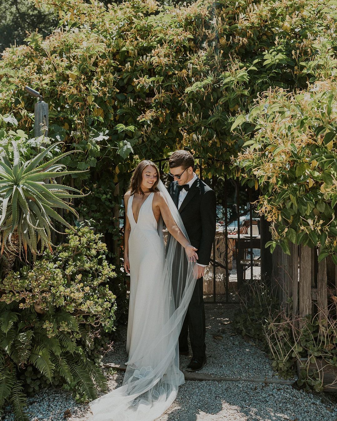 REAL BRIDES
Bride: Alix Celestino - Ventura, CA, USA
Veil: Jesi veil
Cathedral length: 110”
Color: Light ivory