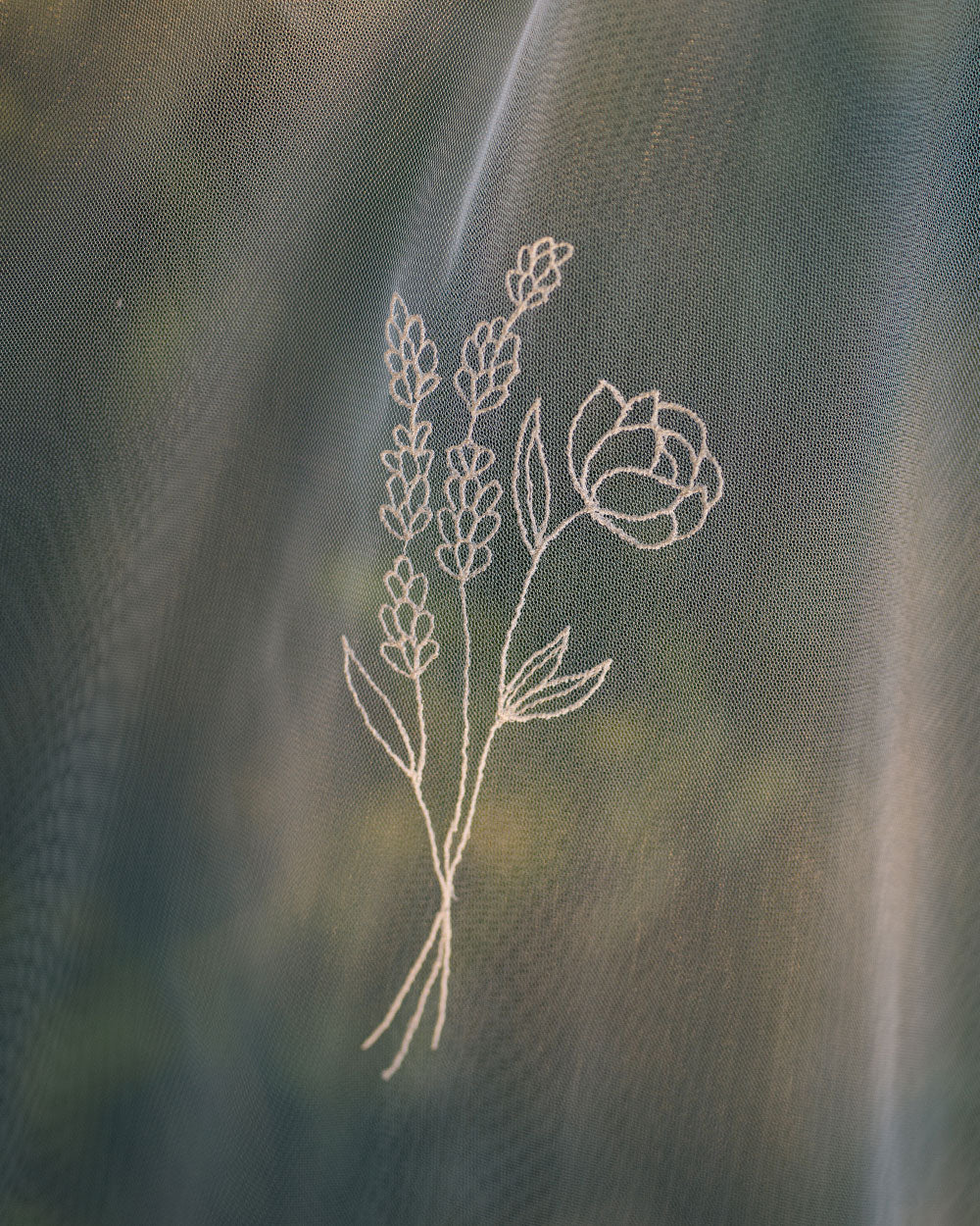 veil design of RAYNA with a blusher