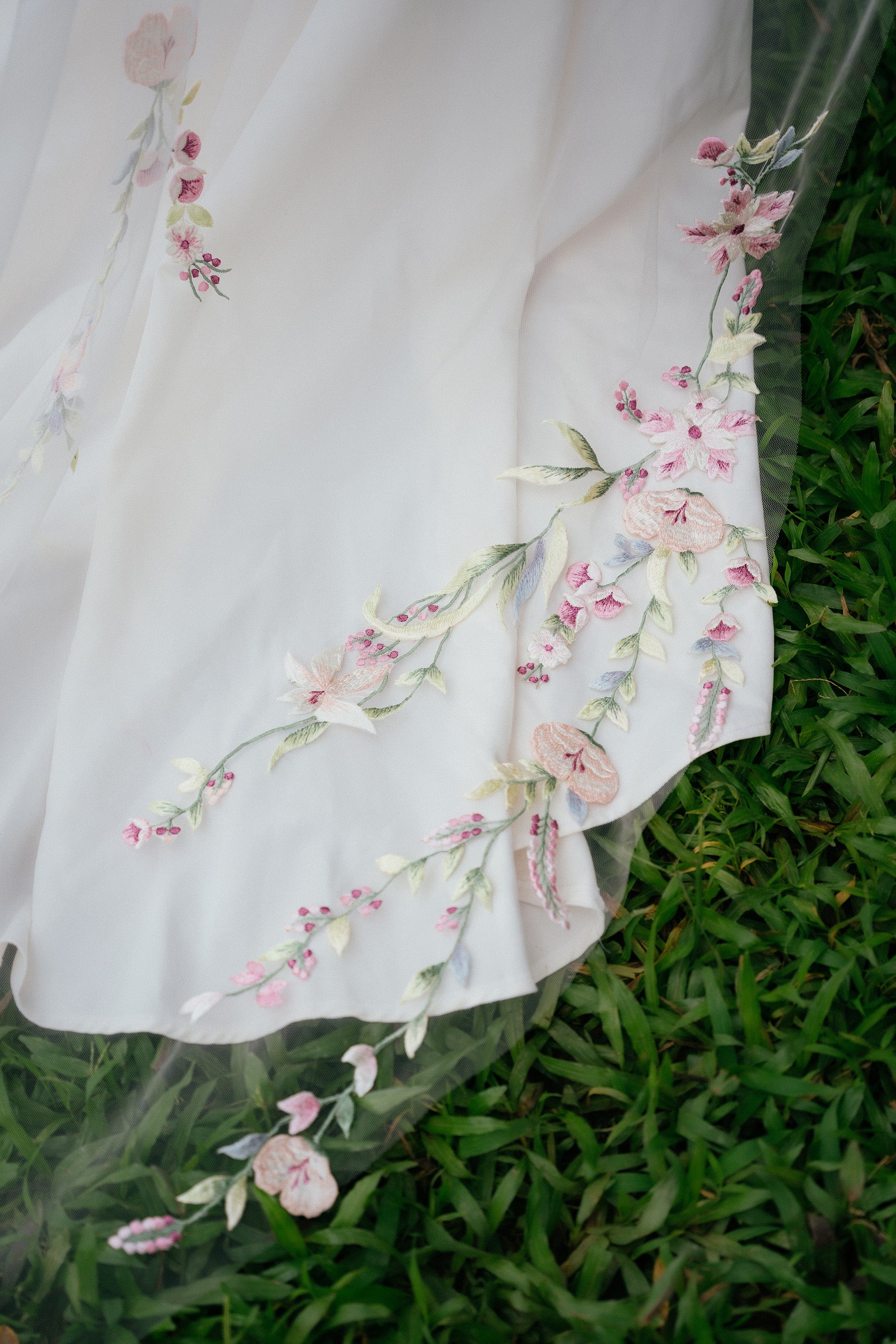 A romantic, feminine pink flower embroidery lace wedding veil, suitable for botanical, bohemian, garden, natural wedding theme