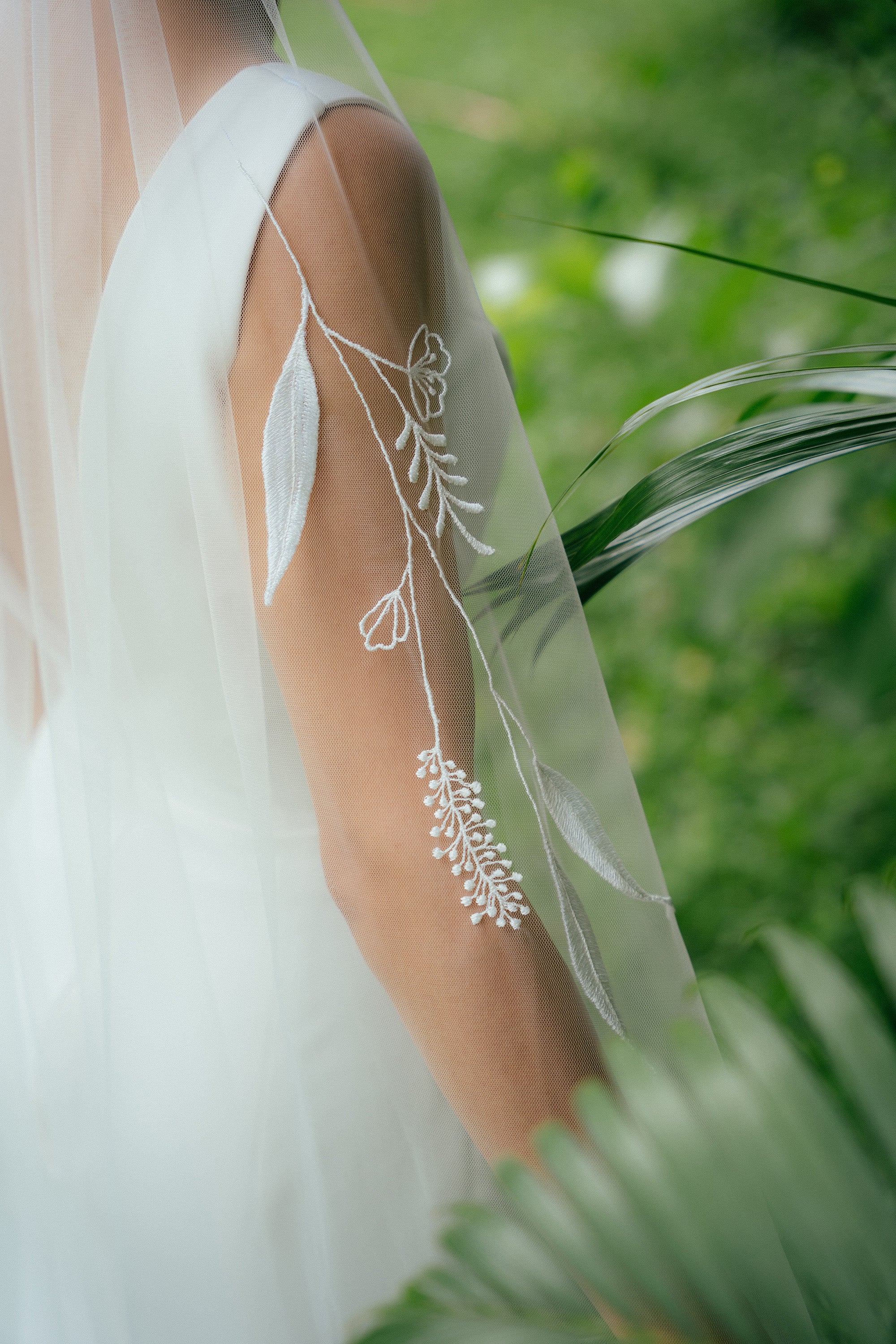 Elegant embroidery floral cathedral-length, sheer soft tulle fabric