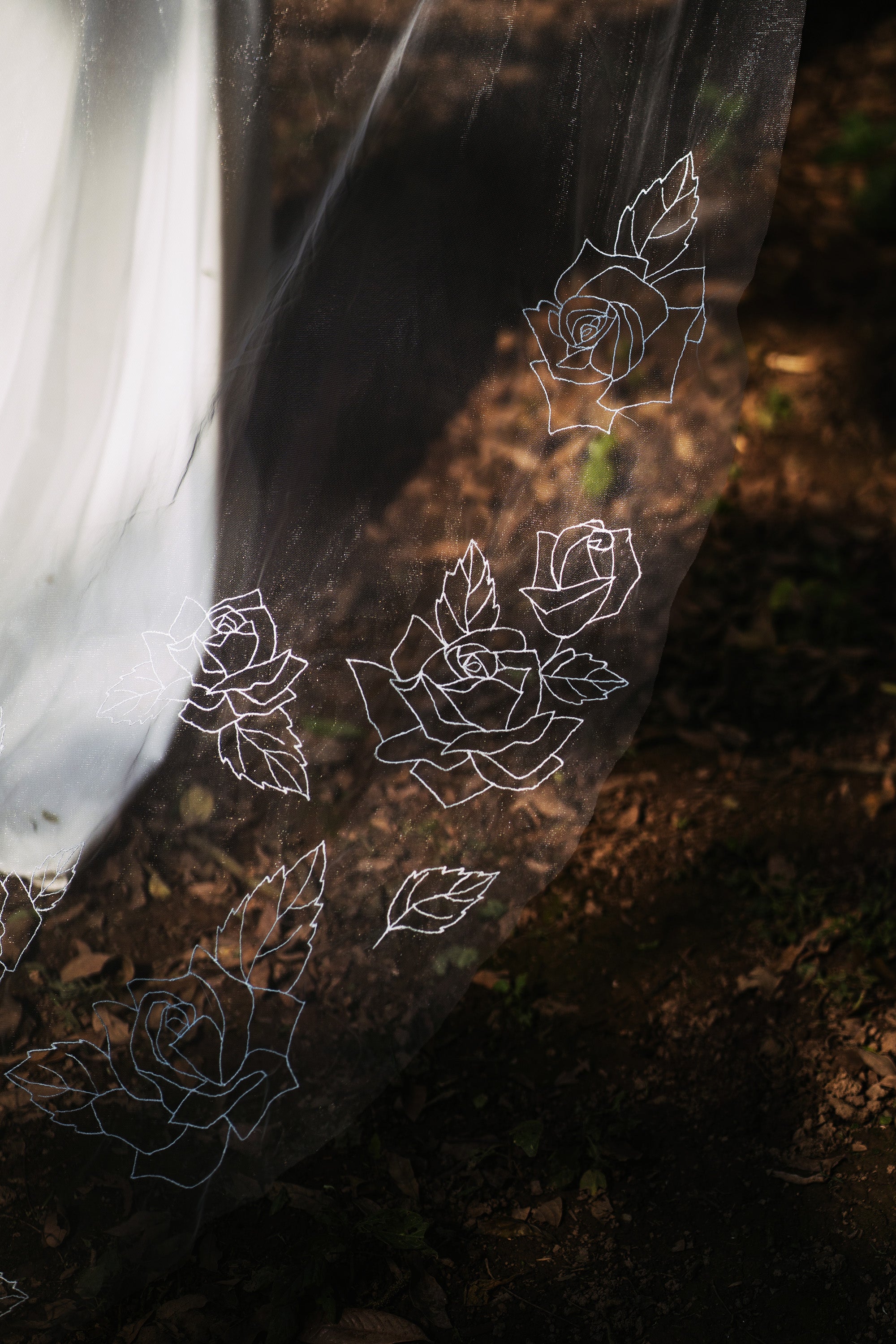 Minimal rose embroidered floral wedding veil, romantic versatile suitable for beach wedding veil, elegant rose flower design.